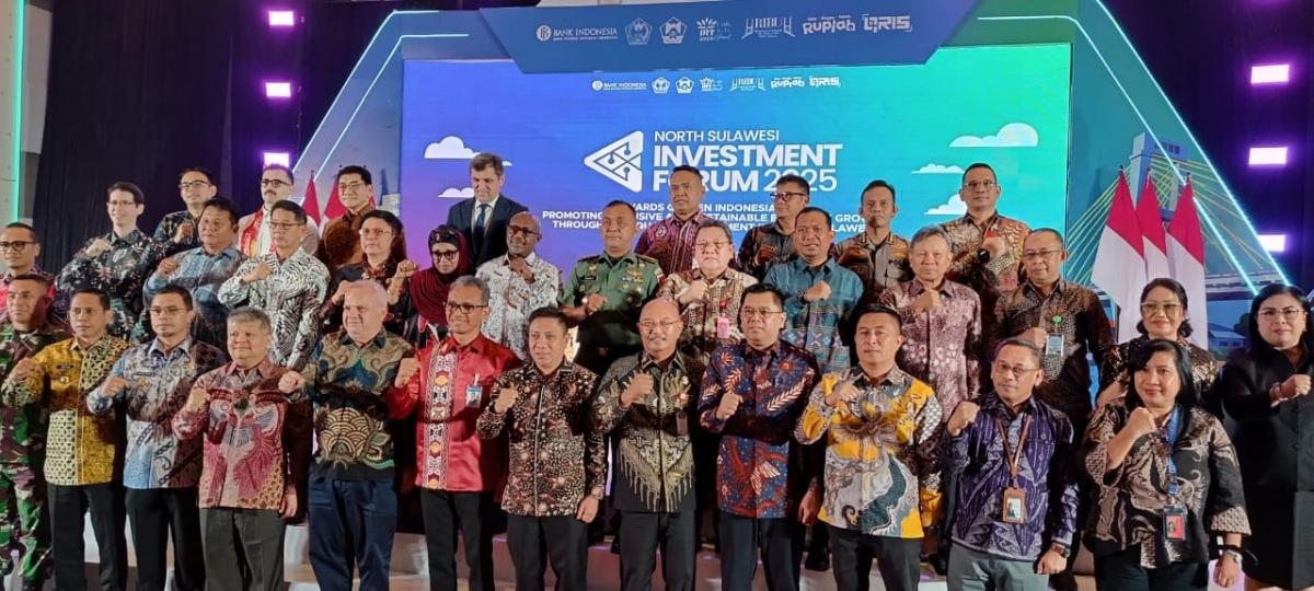  Bank SulutGo Salurkan Kartu Kredit Pemerintah Daerah di North Sulawesi Investment Forum 2025