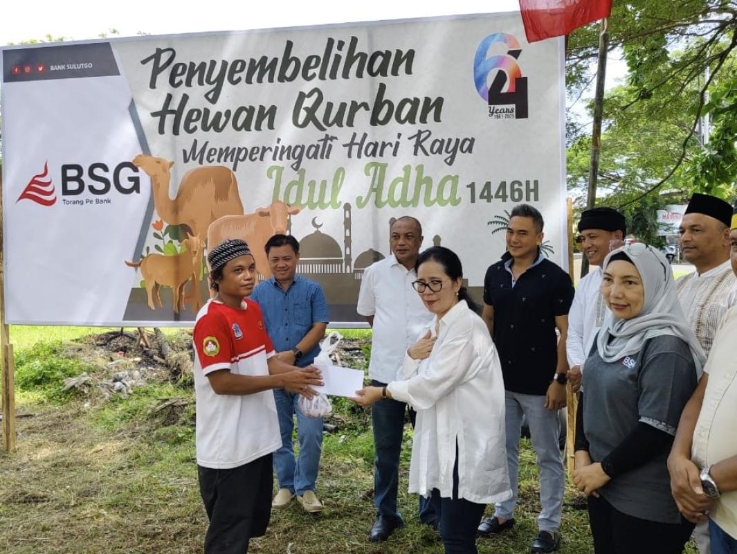 Bank SulutGo Melalui BAPEKIS BSG Serahkan Bantuan Hewan Qurban Sebanyak 18 Ekor Sapi di Sulut dan Gorontalo